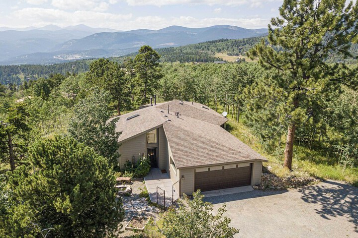 Mountain Views + Hot Tub: Airy Forest Escape!