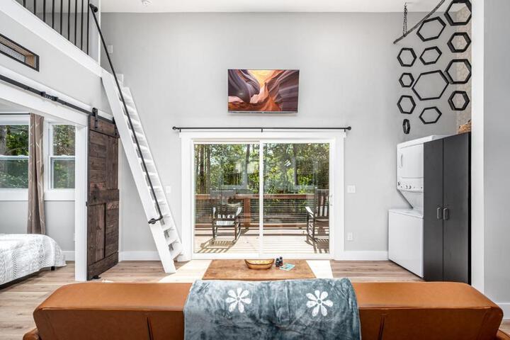 NEW Beehive Tree House Retreat