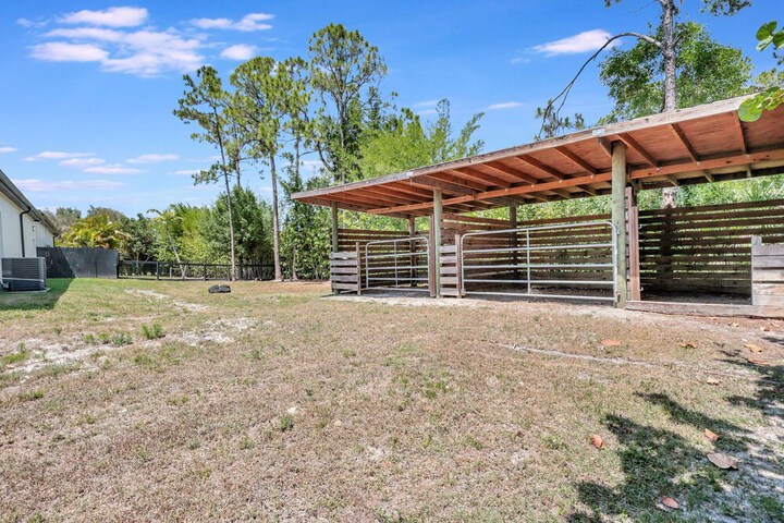 6BR Sleeps 15 Pool BBQ Firepit Games Stables More!