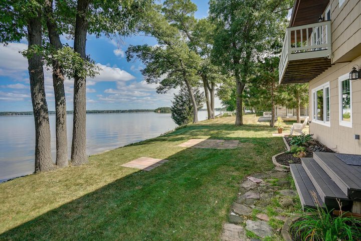 Lakefront Chippewa Falls Haven w / Private Deck!