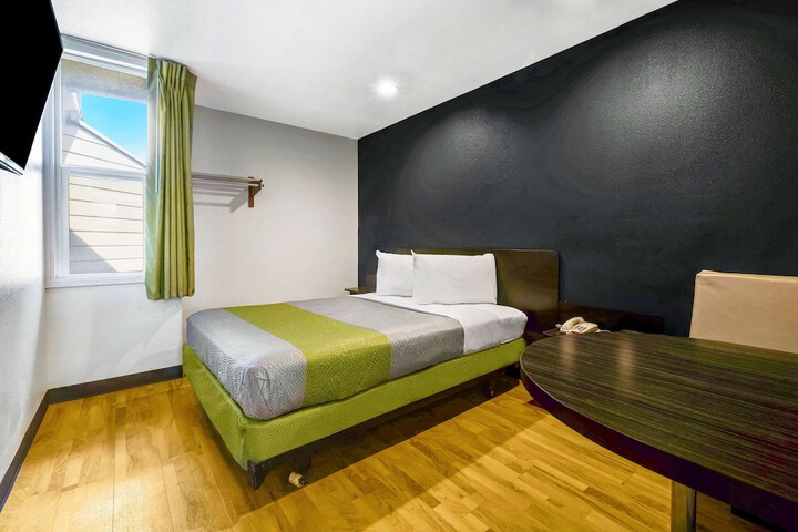 Room 16 of 24