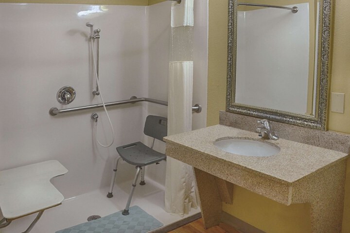 Room 15 of 28