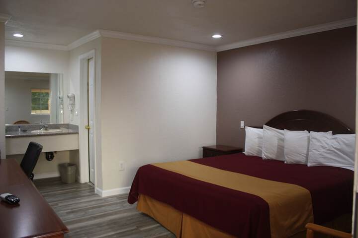 Room 30 of 37