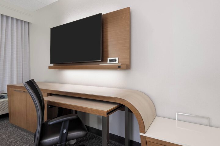 Room 18 of 38