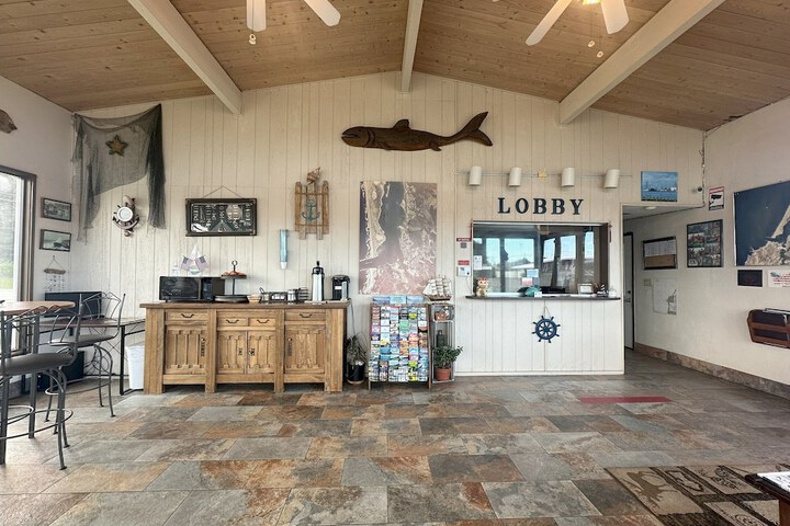 Capt Johns Motel