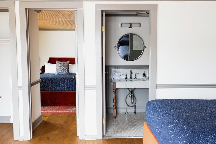 Room 45 of 76