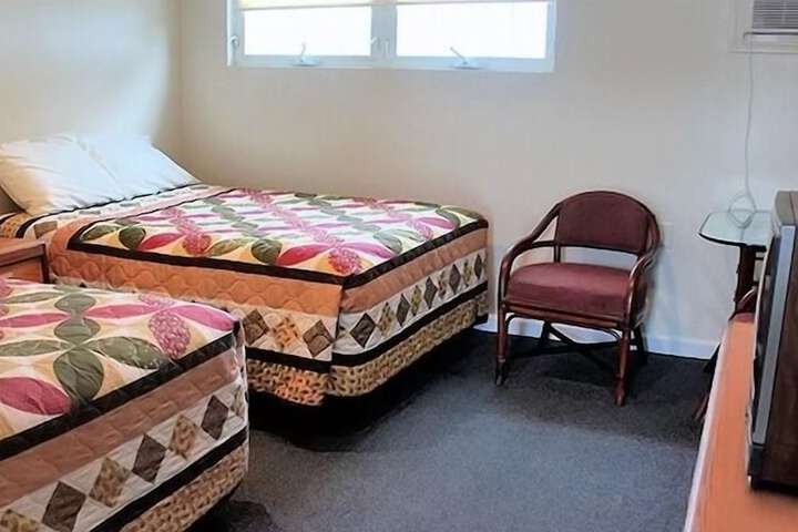Room 9 of 18