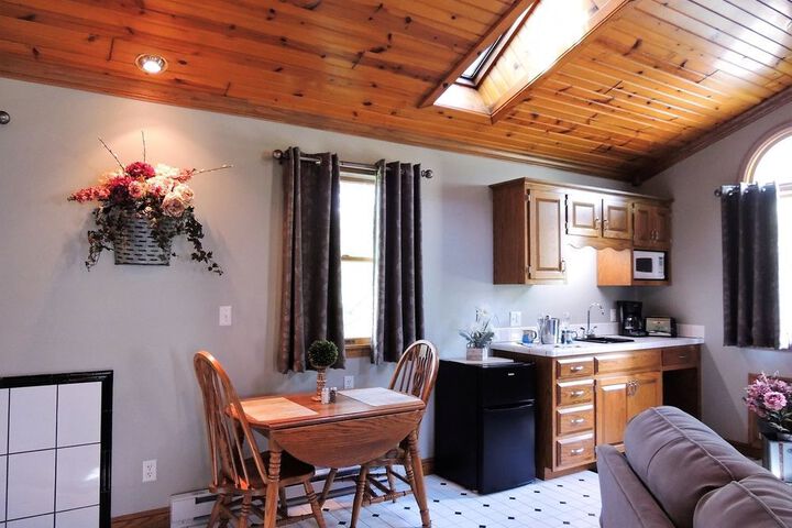 DONNAS PREMIER LODGING