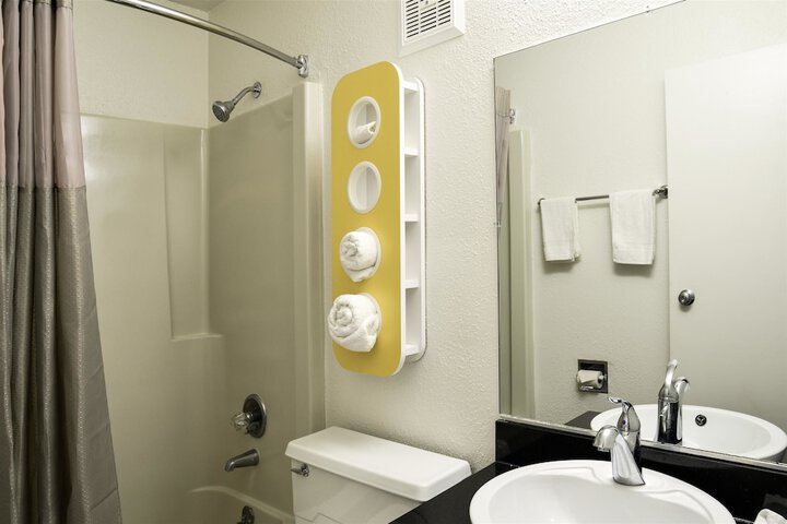 Room 13 of 26