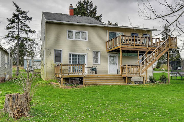 Riverfront Baldwinsville Apartment w / Shared Deck!