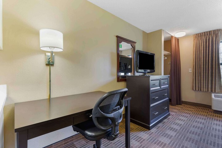 Room 17 of 32