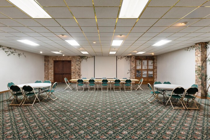 Red Lion Inn & Suites Lemoore