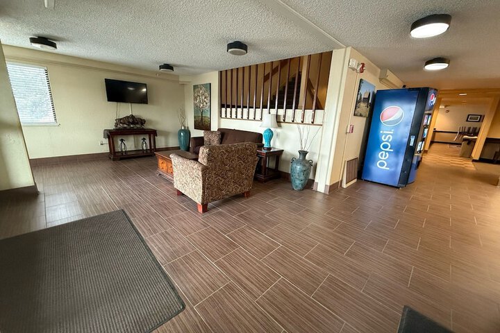 Richland Inn & Suites