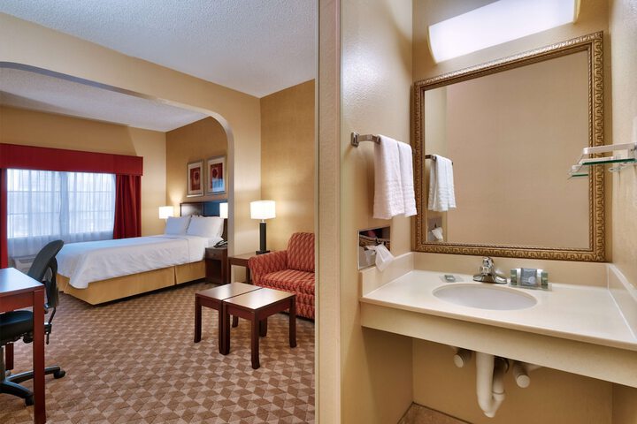 Room 27 of 37