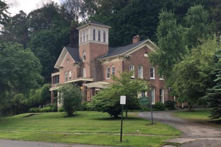 Cook Mansion Bed and Breakfast