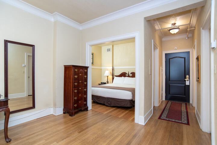 Room 22 of 40