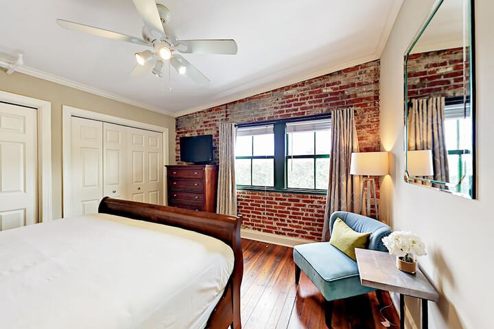 Room 12 of 25