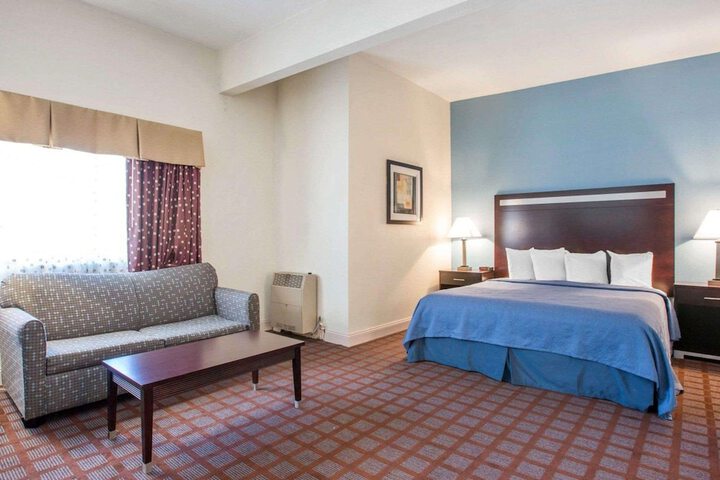 Room 32 of 49