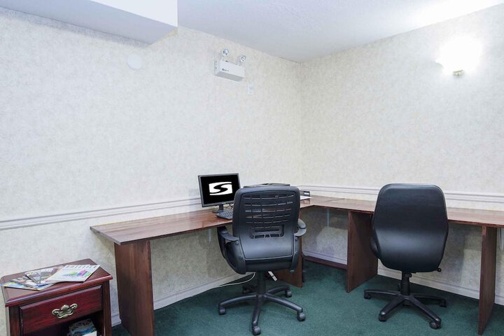 Business Center 20 of 20