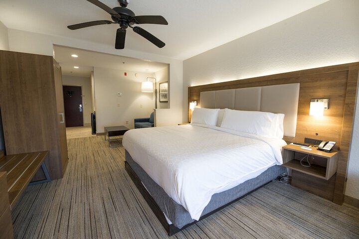 Room 13 of 26