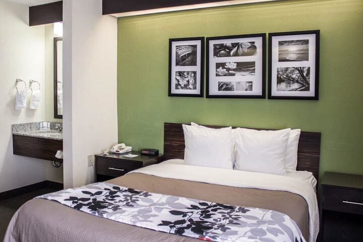 Room 13 of 22