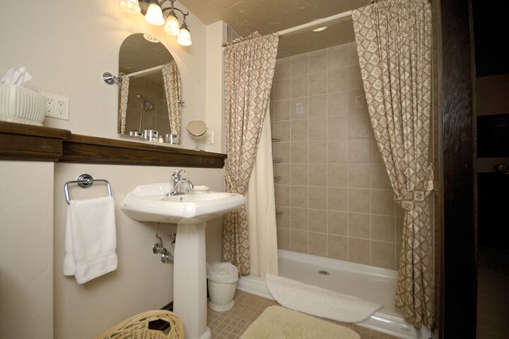 Room 42 of 46