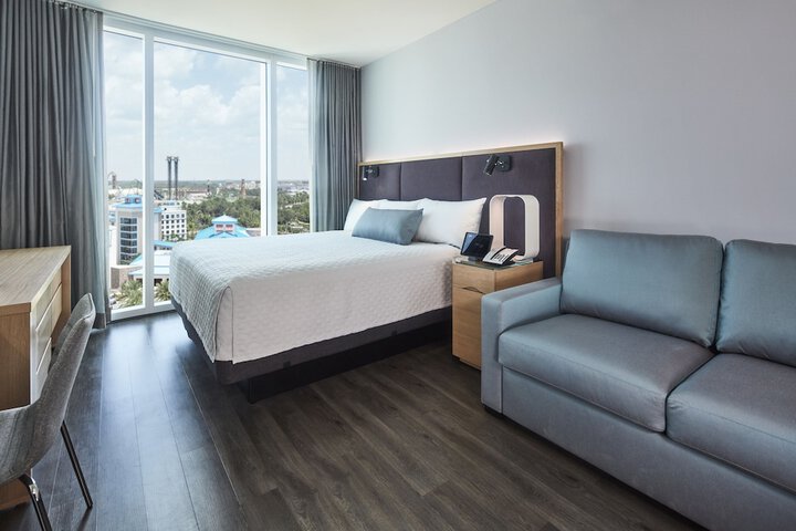 Room 28 of 62