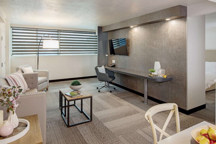 The Rushmore Hotel & Suites BW Premier Collection