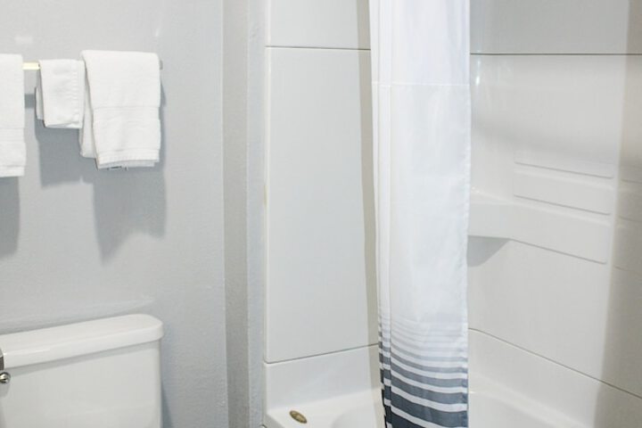 Greenlight Inn & Suites