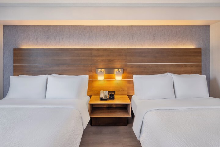 Holiday Inn Express Toronto - Downtown by IHG