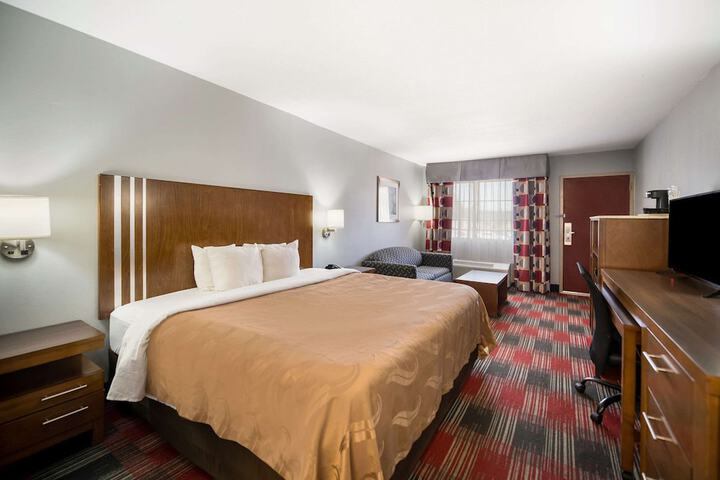 Room 4 of 20