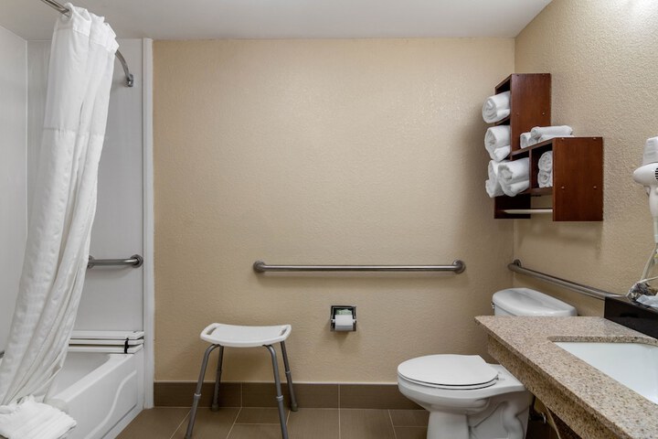 Room 32 of 47