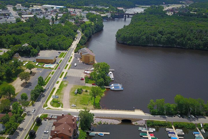 Natura Vue Resort & Boathouse