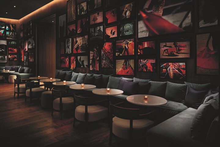 Lounge 38 of 42