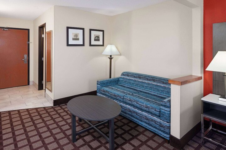 AmericInn by Wyndham Hudson