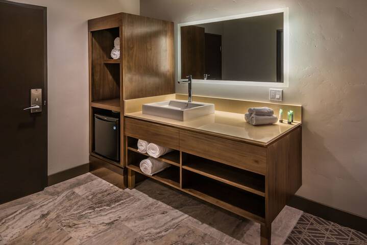 Room 8 of 38
