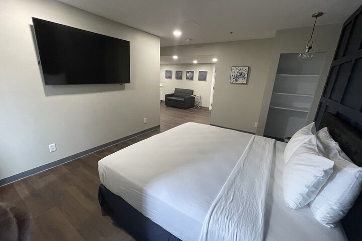 Room 83 of 105