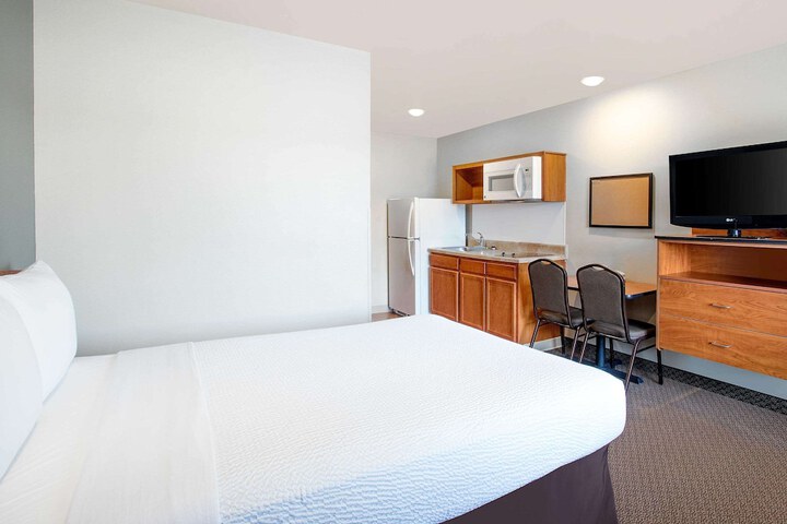 Room 14 of 24