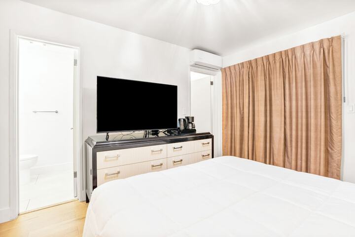 Room 13 of 32