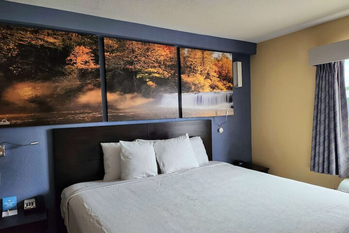 Room 33 of 42