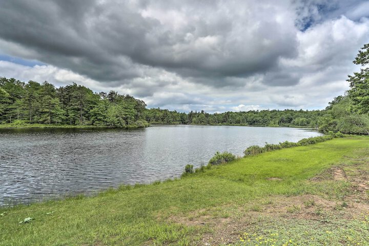 Long Pond Home w / Private Hot Tub & Game Room