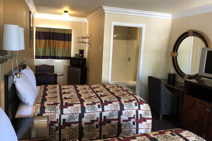 Room 16 of 37