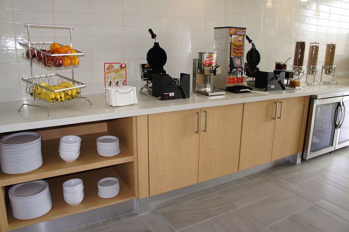 La Quinta Inn & Suites by Wyndham Houston East at Sheldon Rd