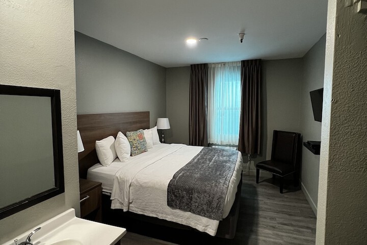 Room 50 of 63