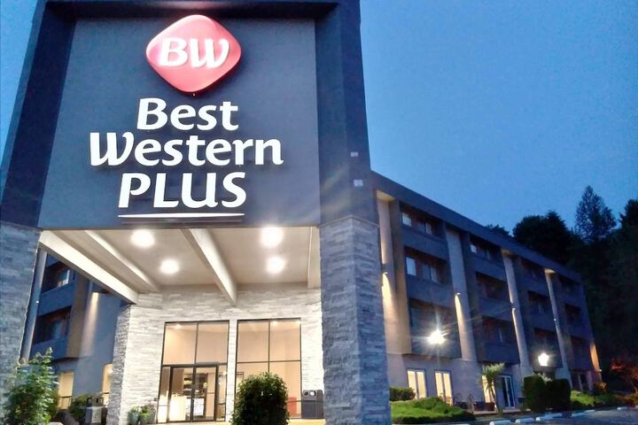 Hotel 4 of 93