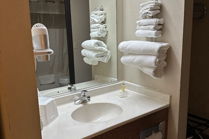 Room 13 of 33