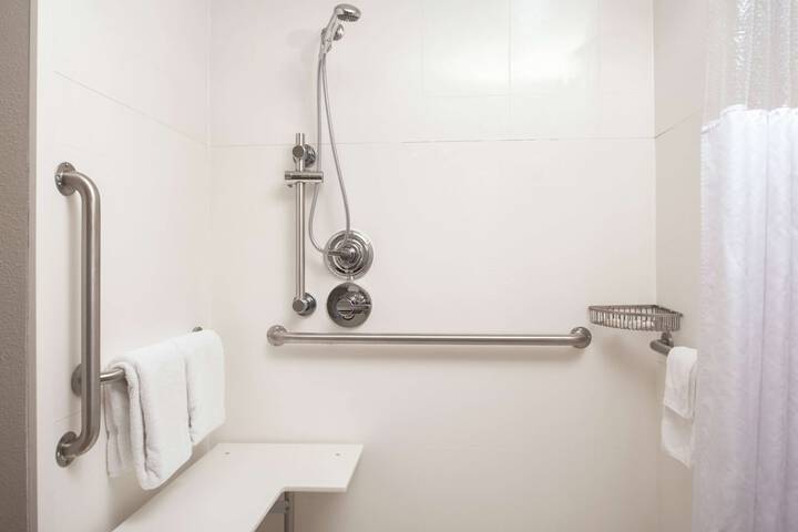 Room 17 of 27