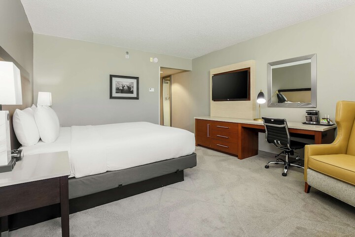 DoubleTree by Hilton Austin - University Area