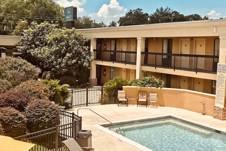 Quality Inn & Suites Conference Center Statesboro Historic District