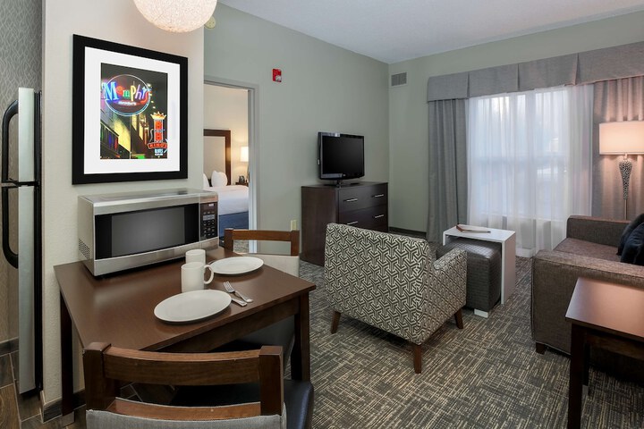 Room 13 of 32